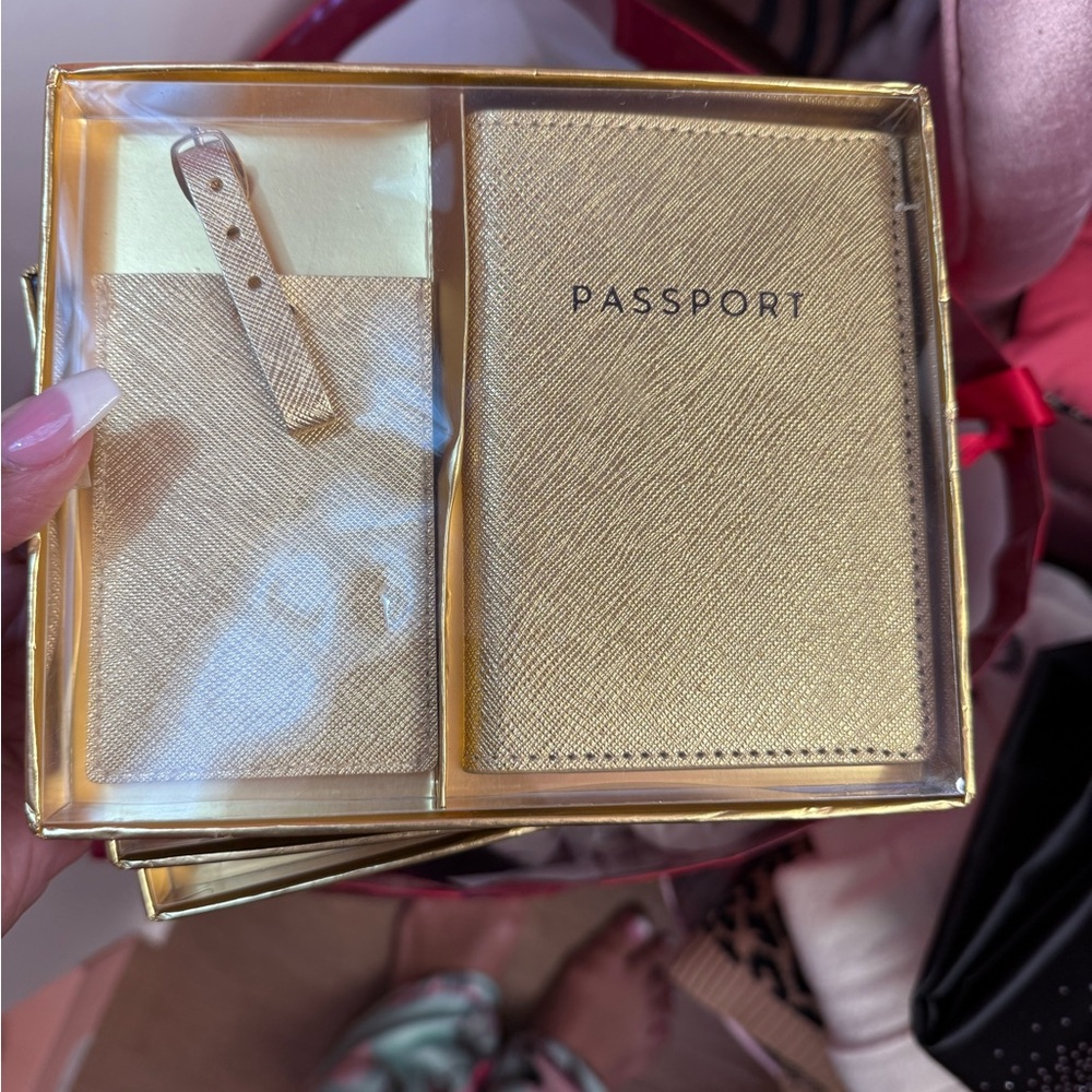 Eccolo Gold Key for luggage and Card Holder Set for passport DL